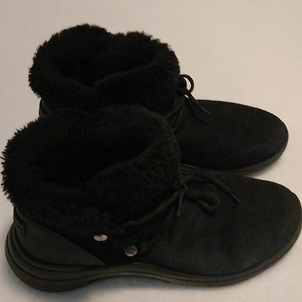 Skechers on-the-go boots size 7.5